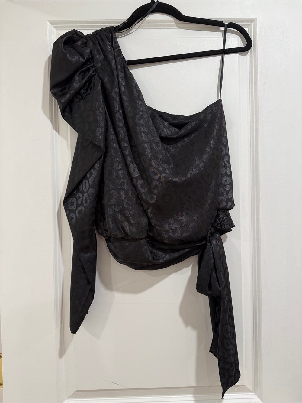 DO+BE Black Shimmery Leopard Jacquard One-Shoulder Top